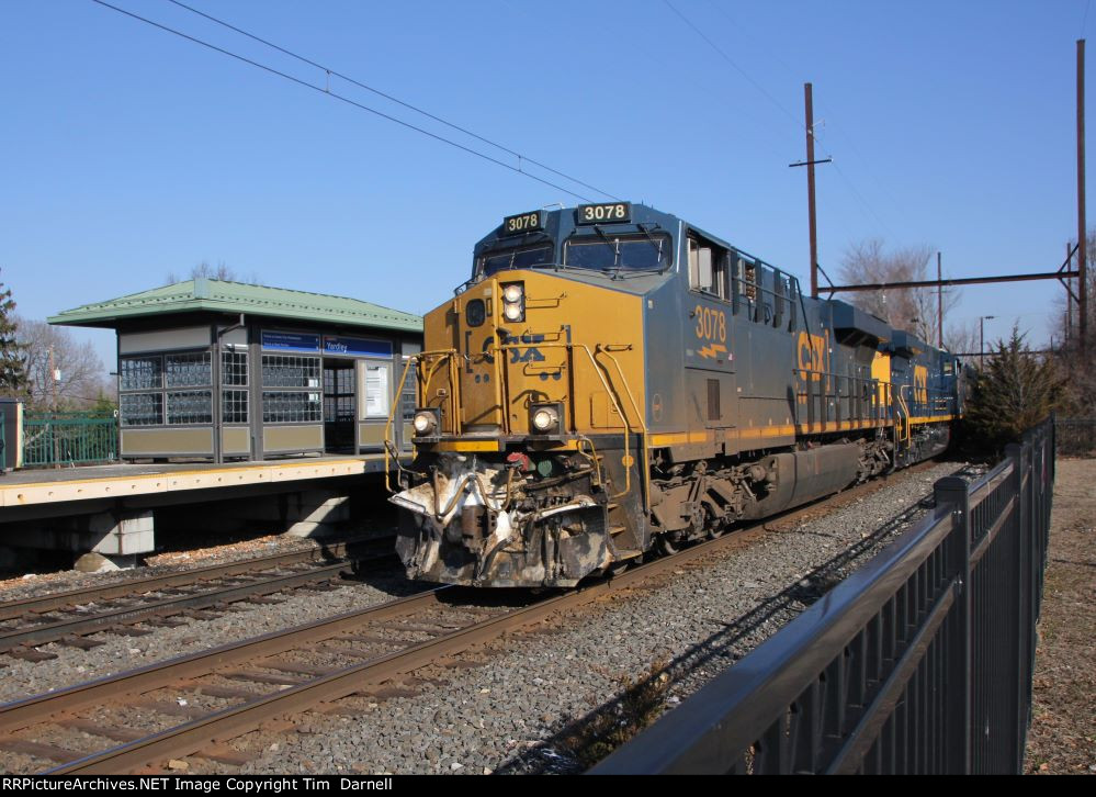 CSX 3078 leads M301